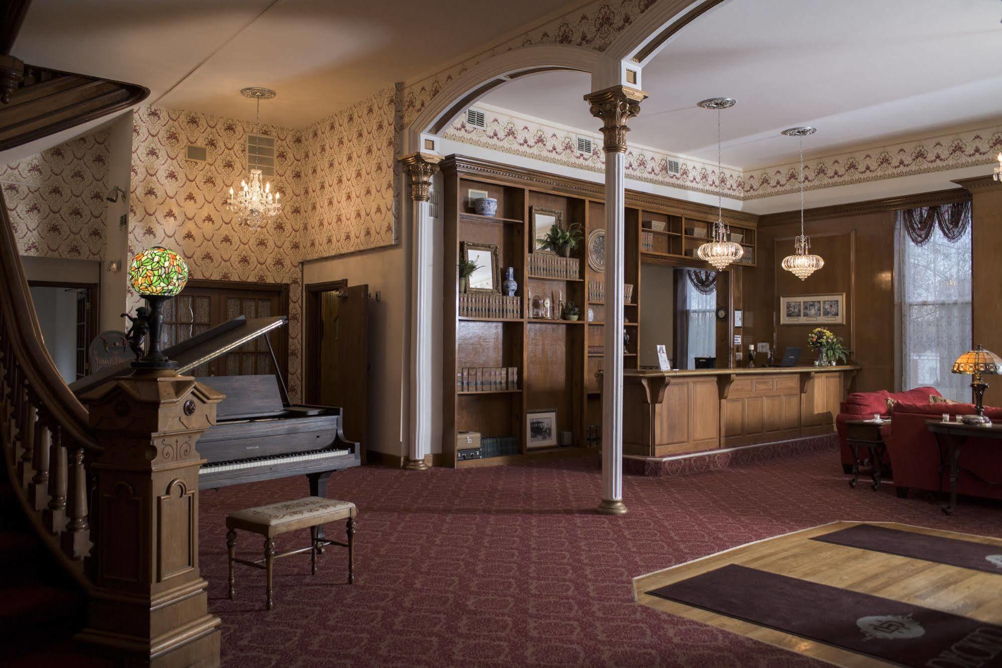 Decker Hotel & Bar Maquoketa Luaran gambar