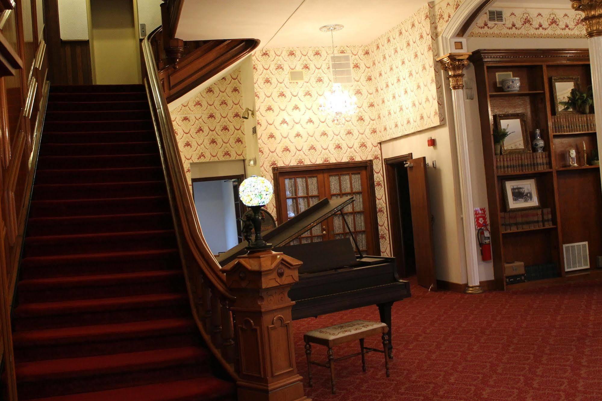 Decker Hotel & Bar Maquoketa Luaran gambar
