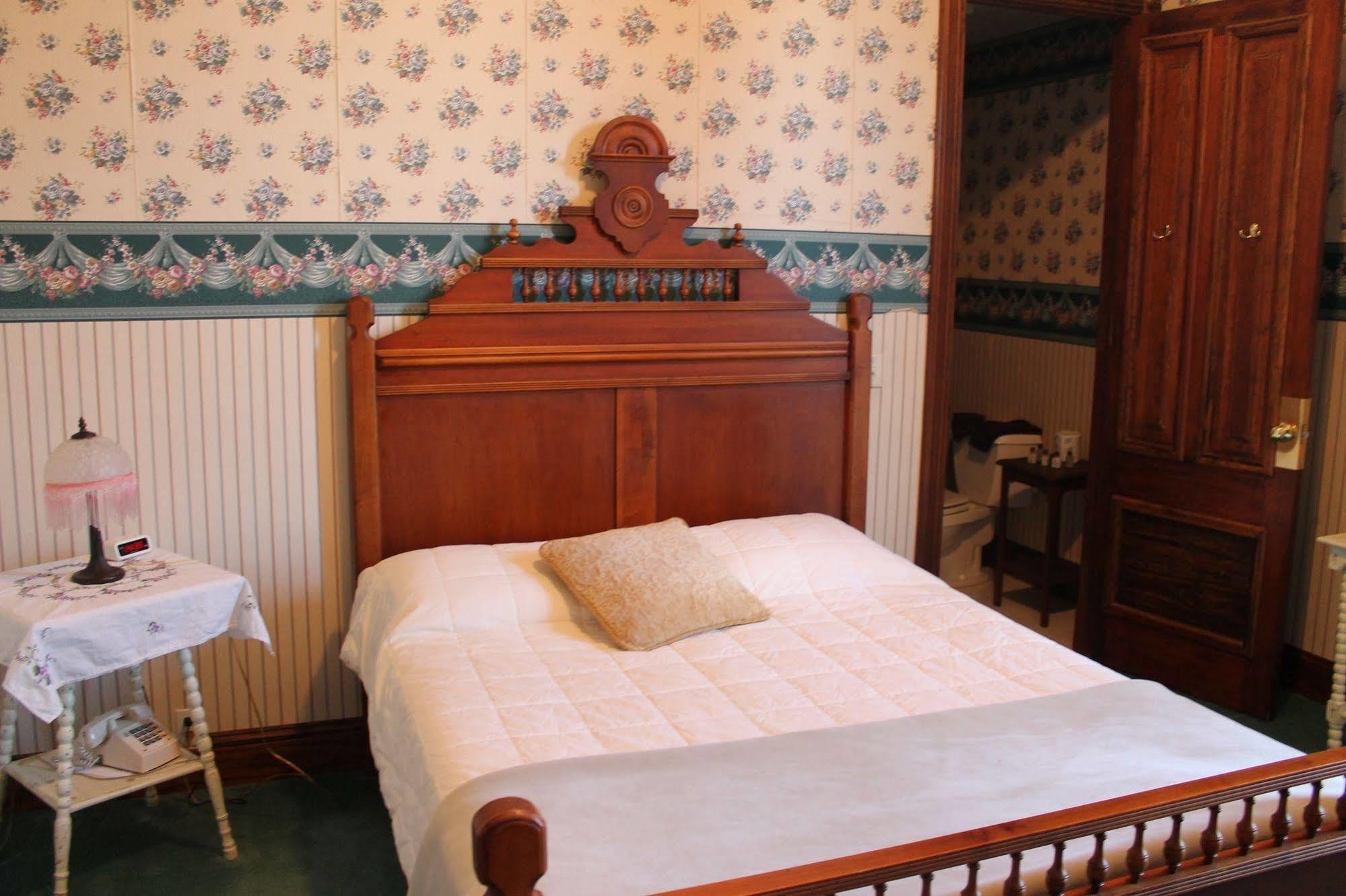 Decker Hotel & Bar Maquoketa Luaran gambar