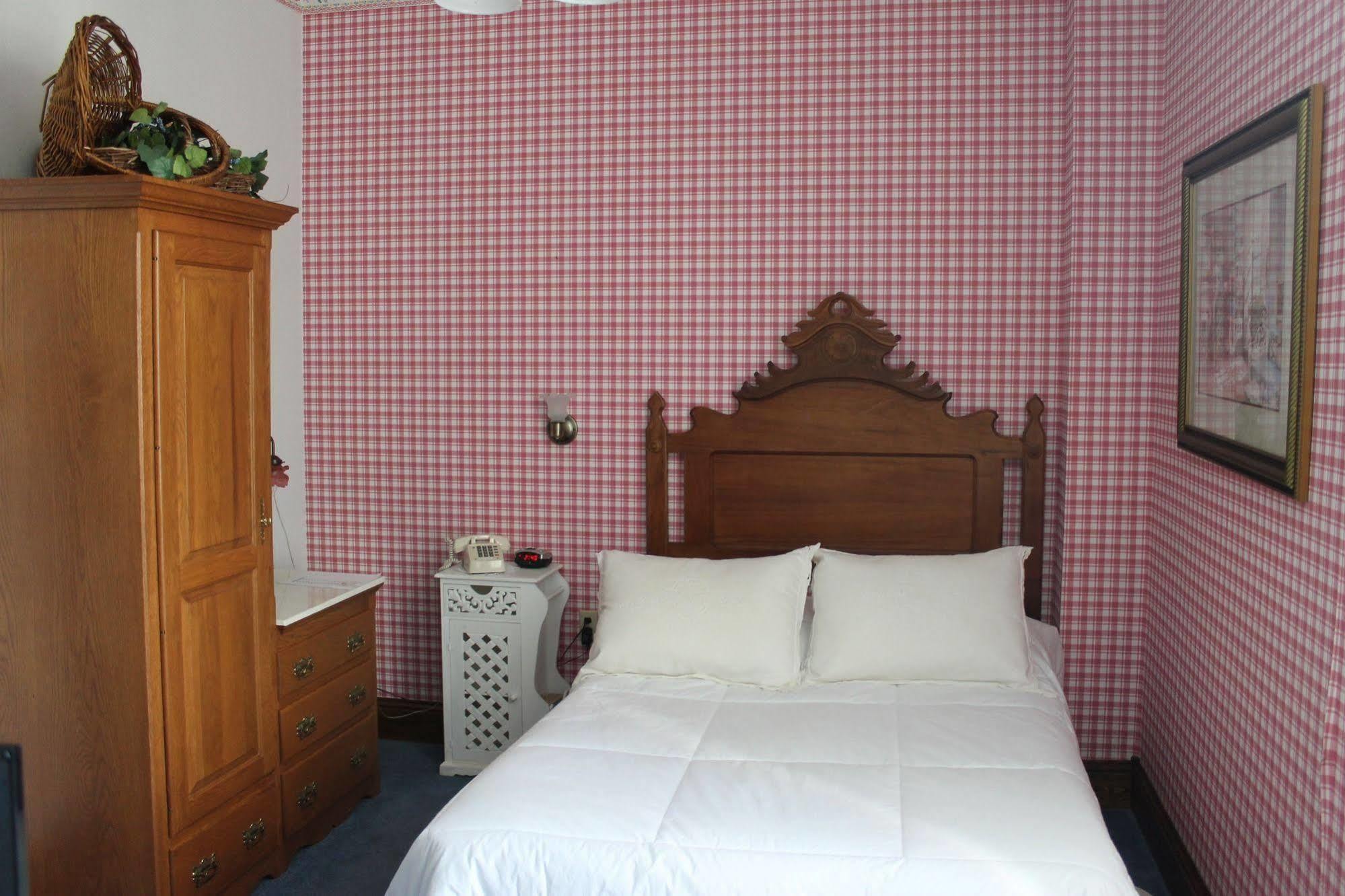 Decker Hotel & Bar Maquoketa Luaran gambar