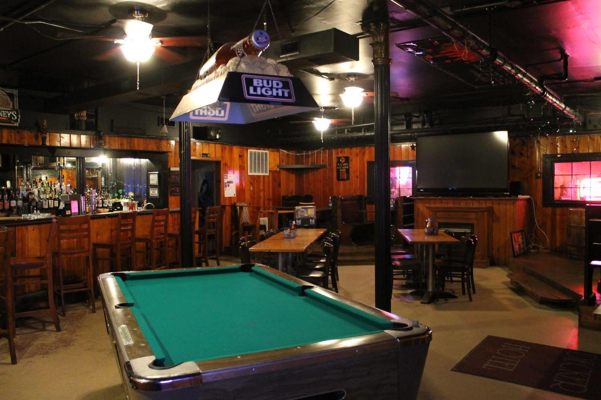 Decker Hotel & Bar Maquoketa Luaran gambar